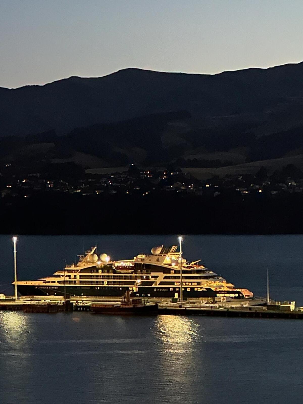 Paton Place Harbour Hillviews * Lyttelton