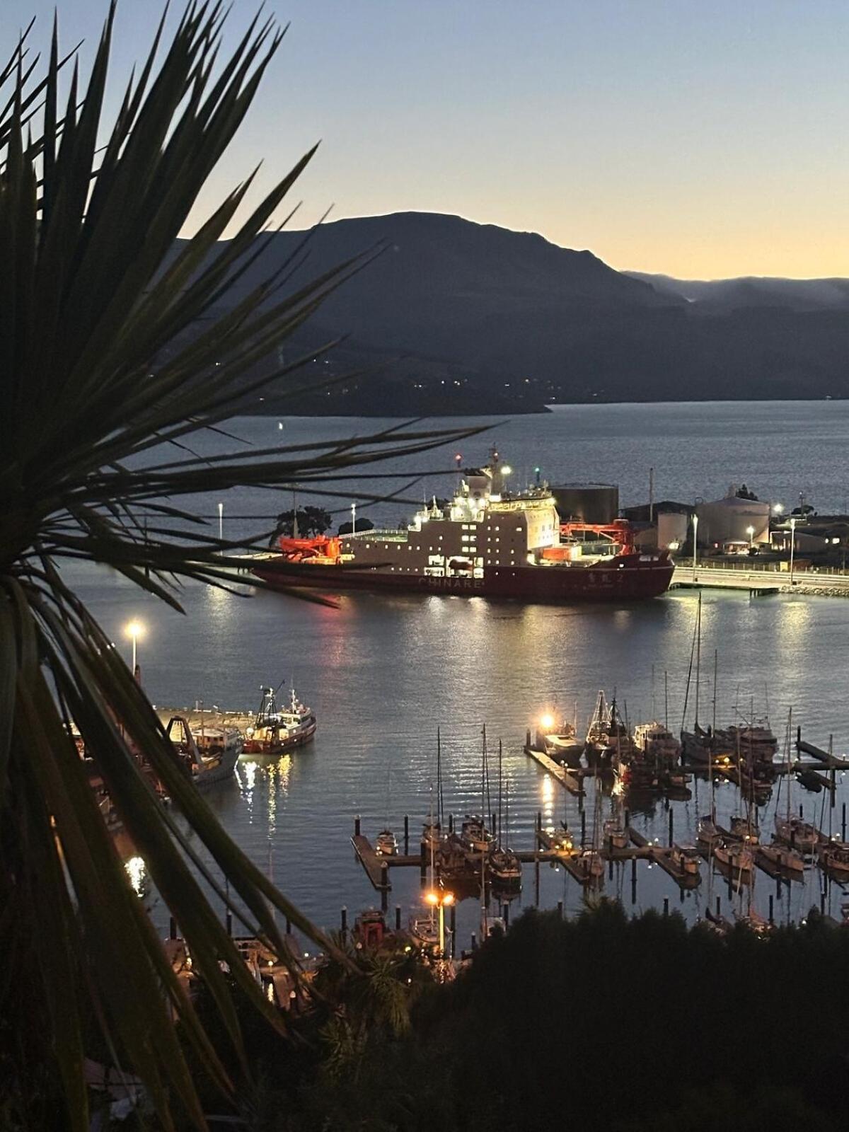Paton Place Harbour Hillviews *